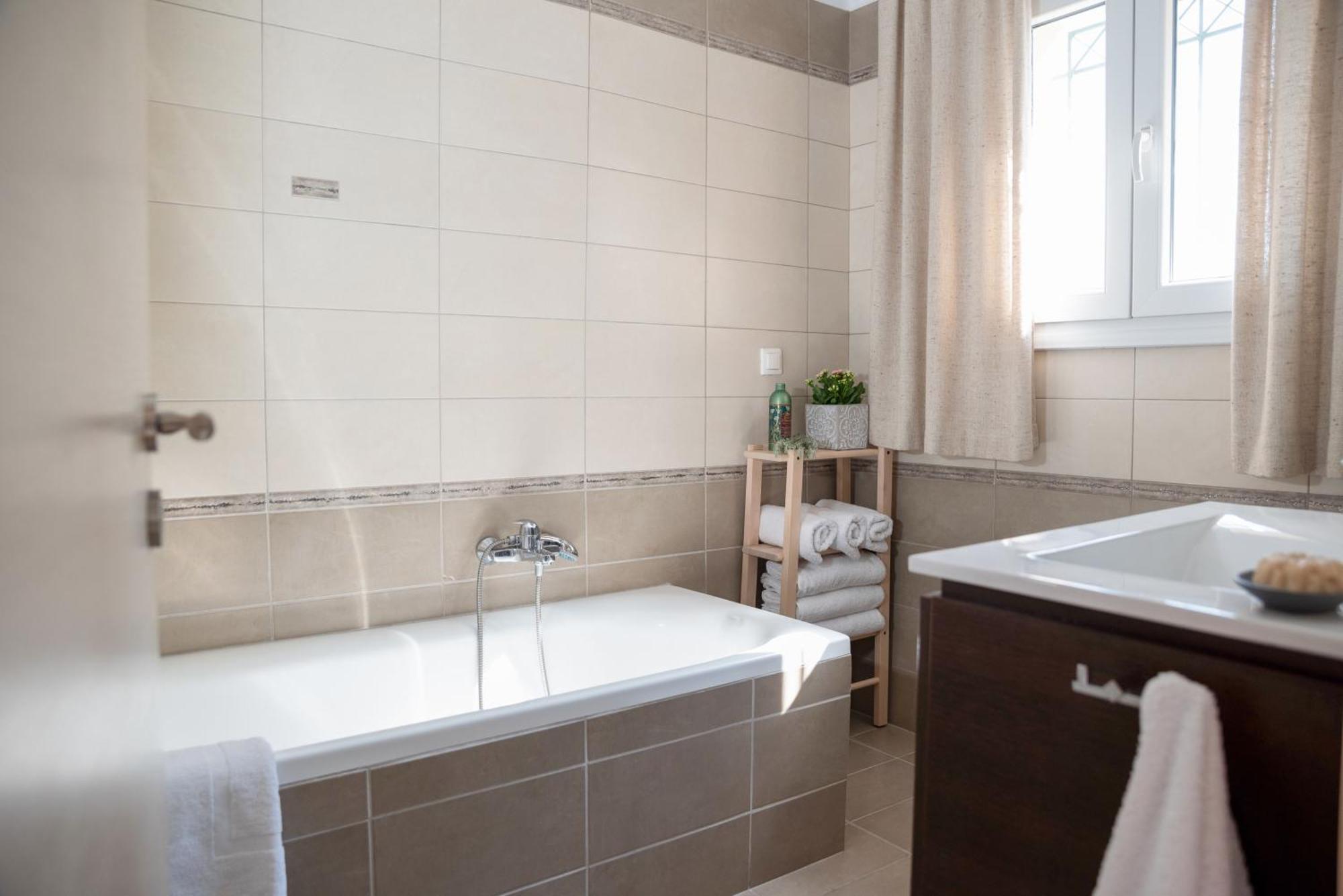 Solari Hill Maisonette Two Private Parking Alepou المظهر الخارجي الصورة